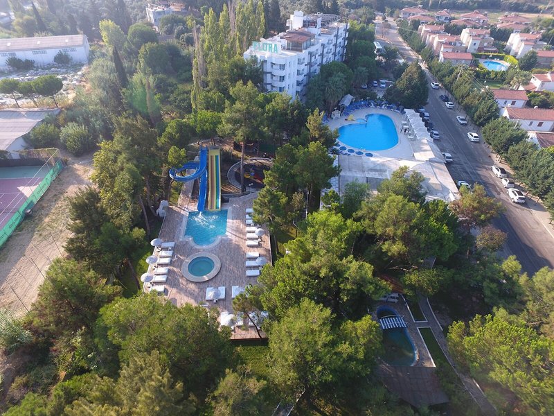 Flora Suites Hotel 10