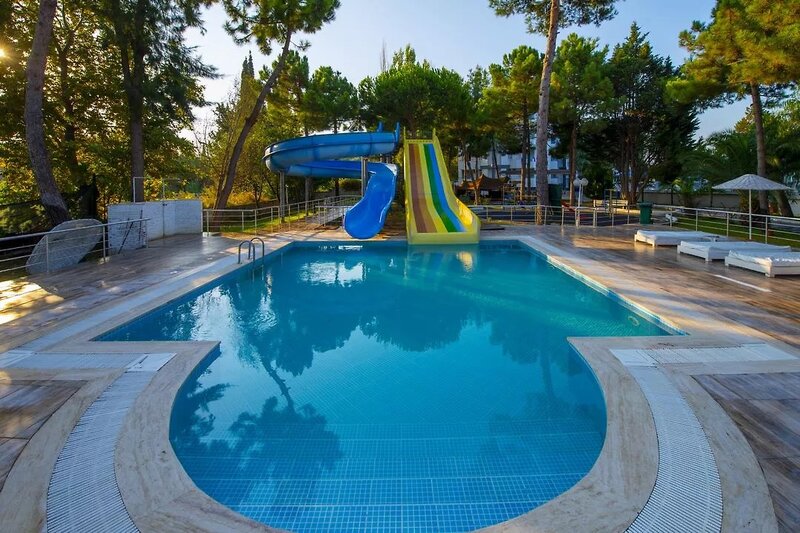 Flora Suites Hotel 3