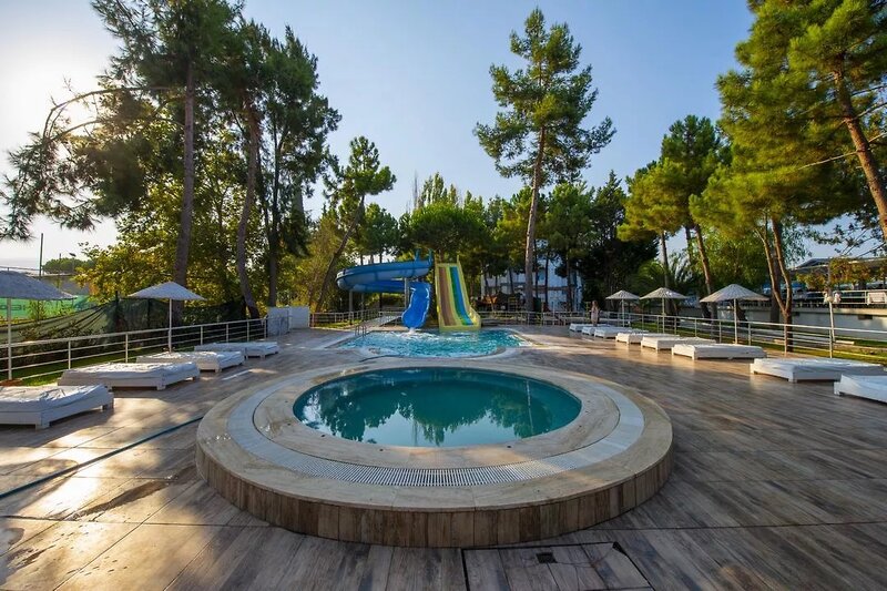 Flora Suites Hotel 6