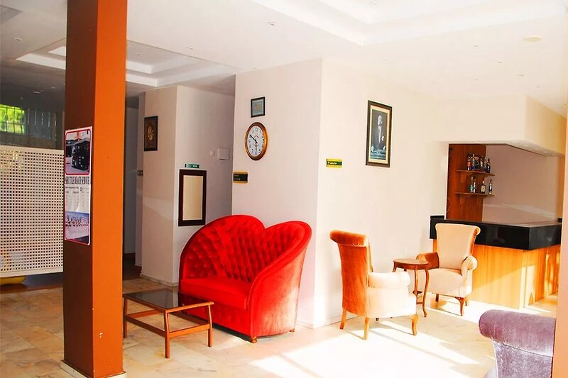 Flora Suites Hotel 10