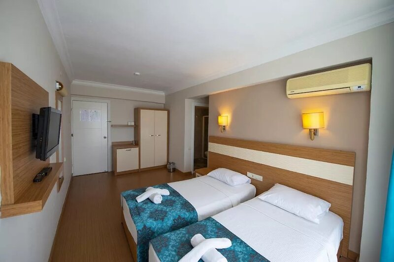 Flora Suites Hotel 16