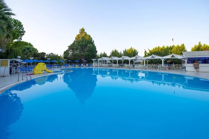 Flora Suites Hotel 4