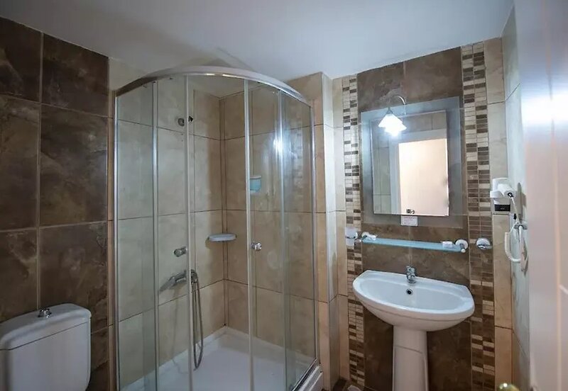 Flora Suites Hotel 18