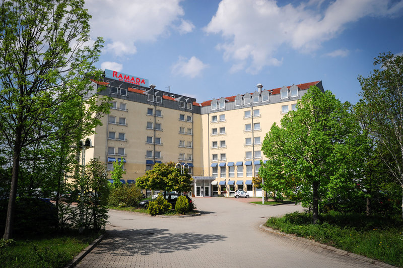 Ramada by Wyndham Halle - Leipzig 2 - Exterior