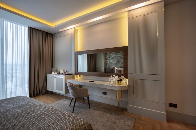 Concorde Tower Hotel 12