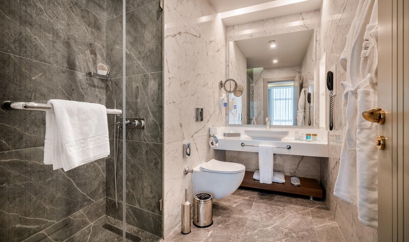 Concorde Tower Hotel 83