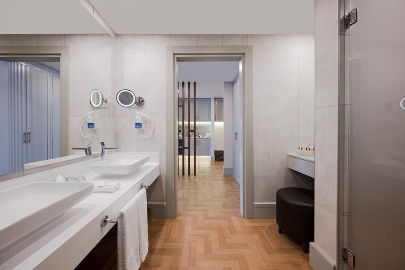 Concorde Tower Hotel 101