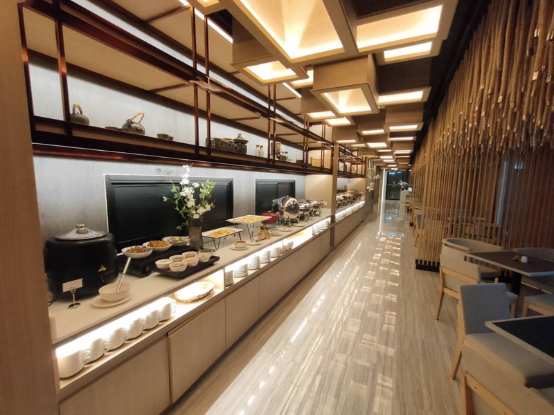 Mandarin Eastville 18