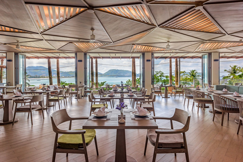 Oceanfront Beach Resort And Spa 8