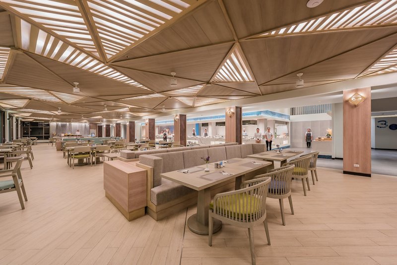 Oceanfront Beach Resort & Spa 4