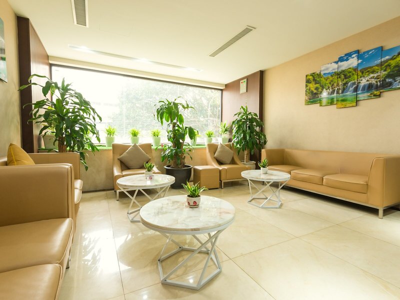 Thang Long Hotel by OYO Rooms 7