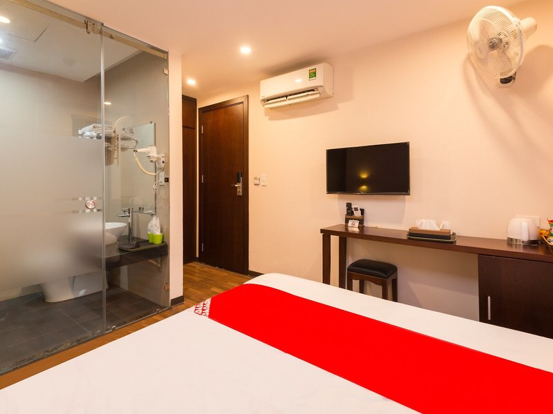 Thang Long Hotel by OYO Rooms 8