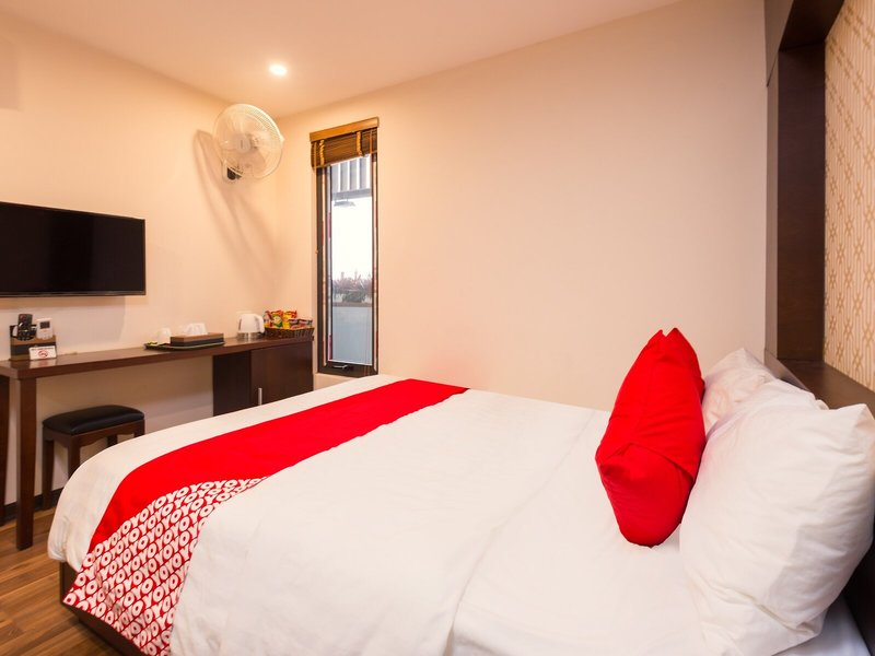 Thang Long Hotel by OYO Rooms 9
