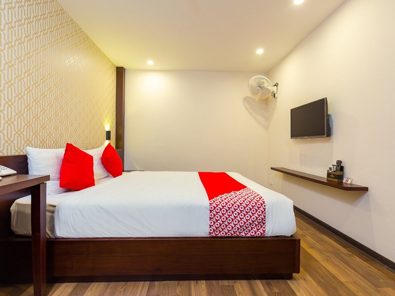 Thang Long Hotel by OYO Rooms 13