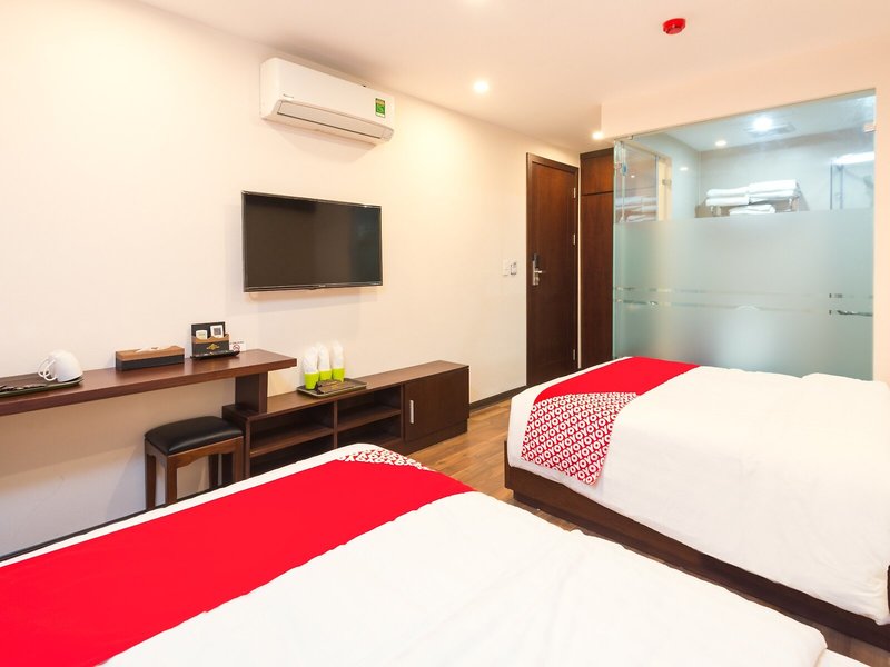 Thang Long Hotel by OYO Rooms 20