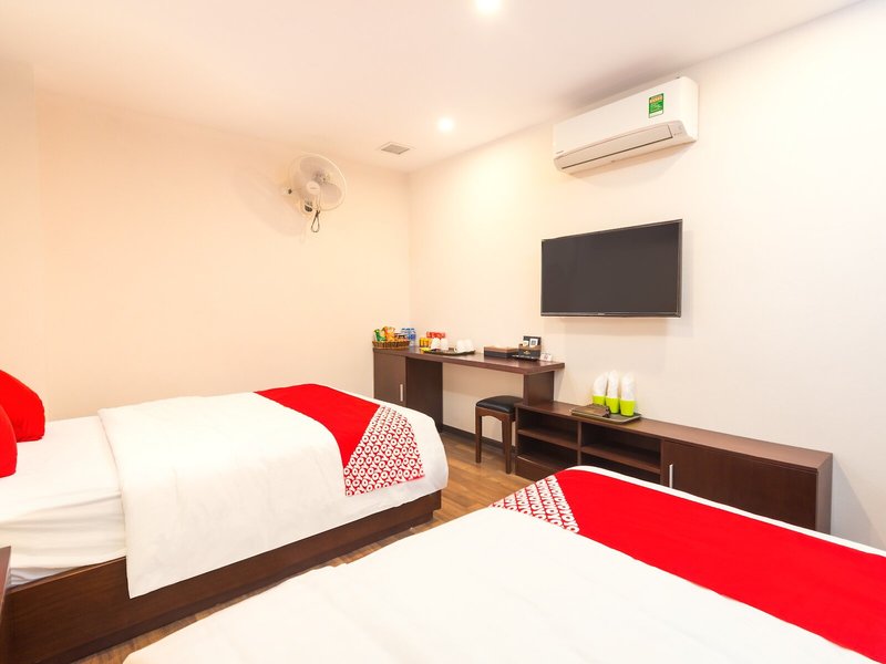 Thang Long Hotel by OYO Rooms 21