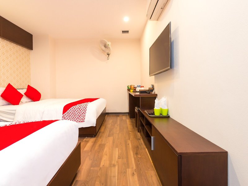 Thang Long Hotel by OYO Rooms 25