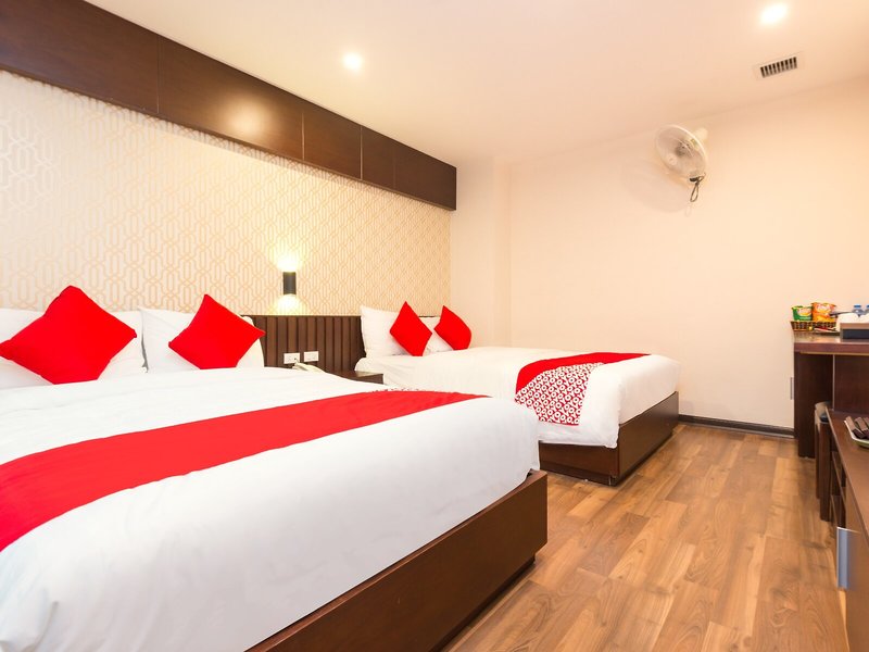 Thang Long Hotel by OYO Rooms 26