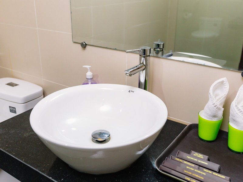Thang Long Hotel by OYO Rooms 33