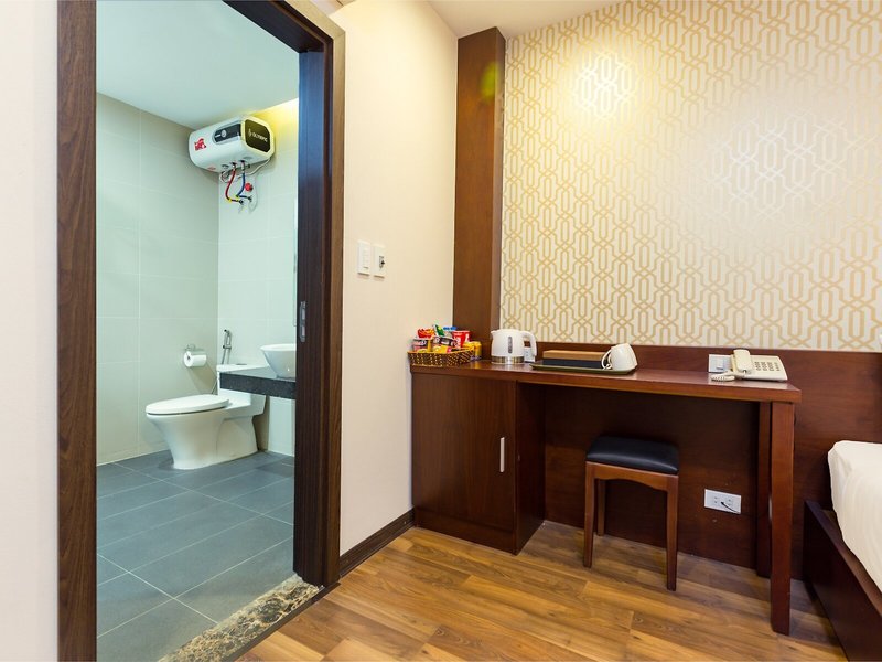 Thang Long Hotel by OYO Rooms 34