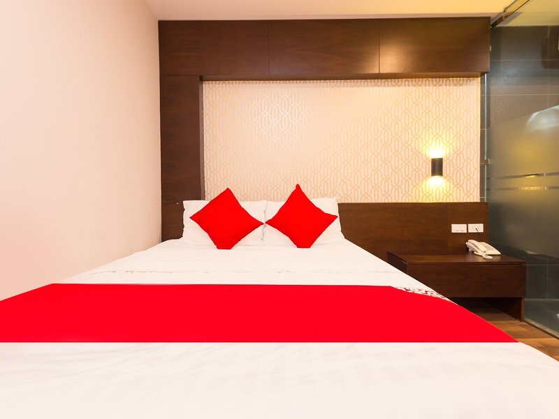 Thang Long Hotel by OYO Rooms 36