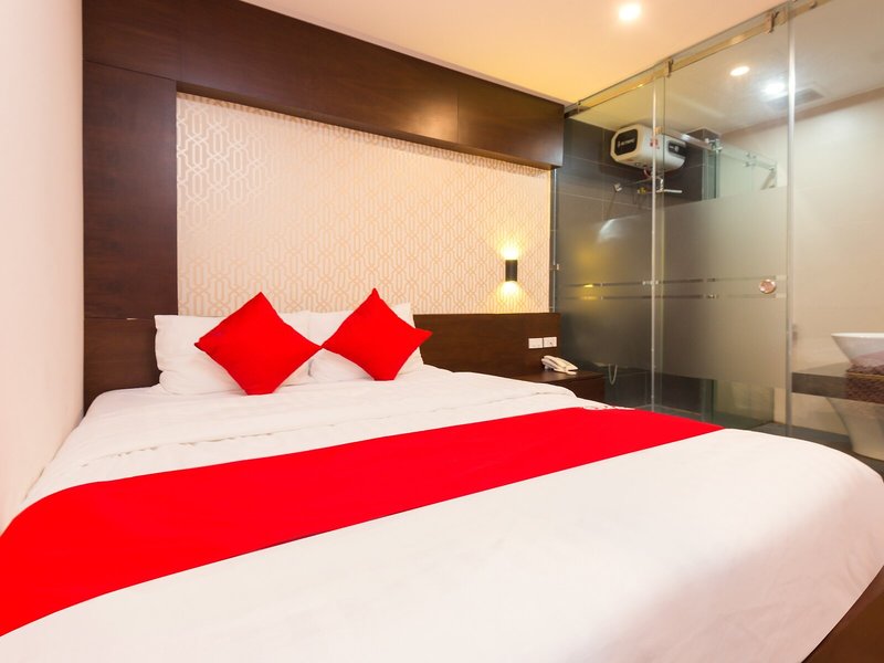Thang Long Hotel by OYO Rooms 37