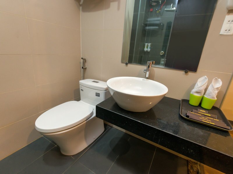 Thang Long Hotel by OYO Rooms 42