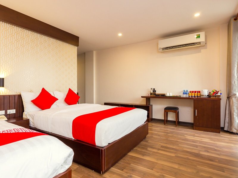 Thang Long Hotel by OYO Rooms 44