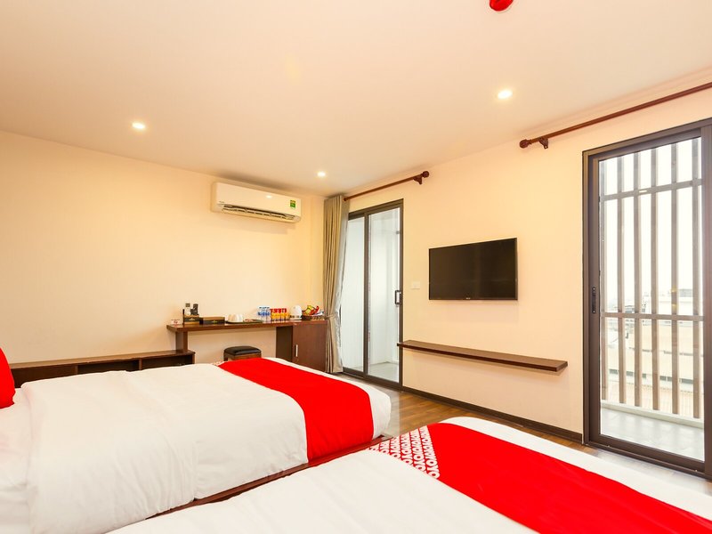 Thang Long Hotel by OYO Rooms 48