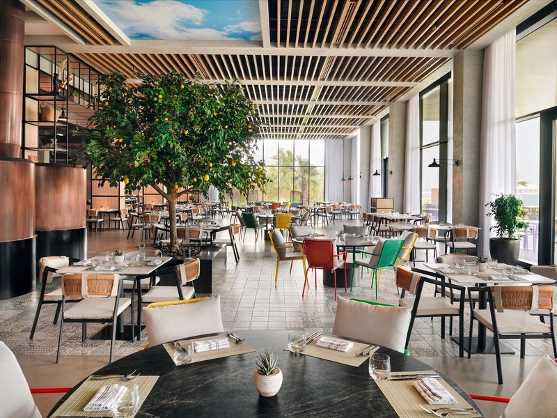 Mövenpick Resort Al Marjan Island 12