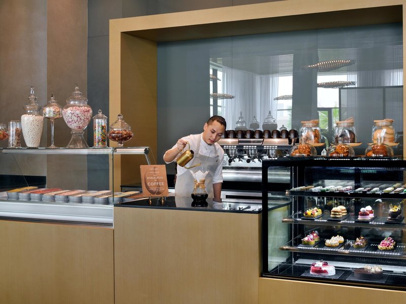 Mövenpick Resort Al Marjan Island 18