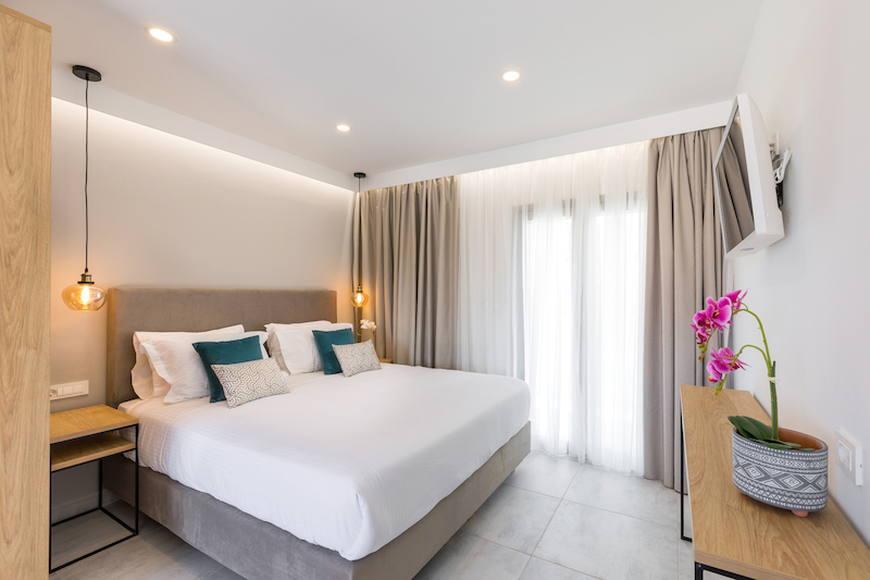 V Luxury Suites 6