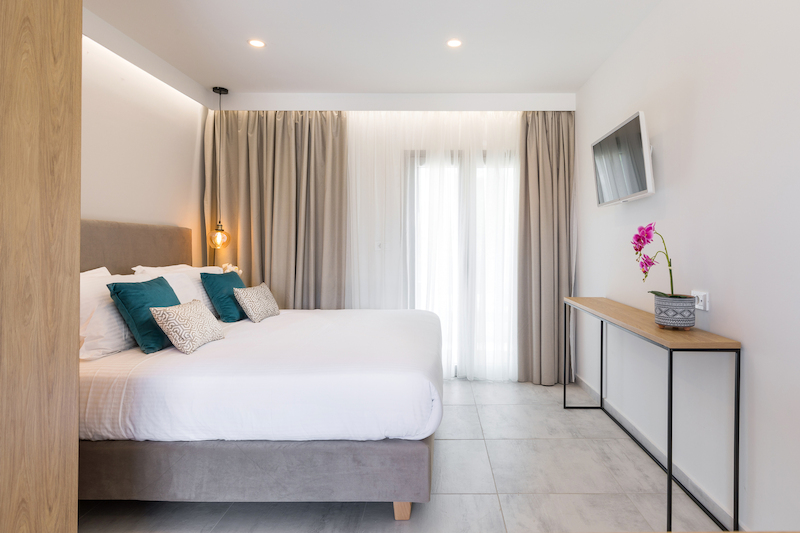 V Luxury Suites 7