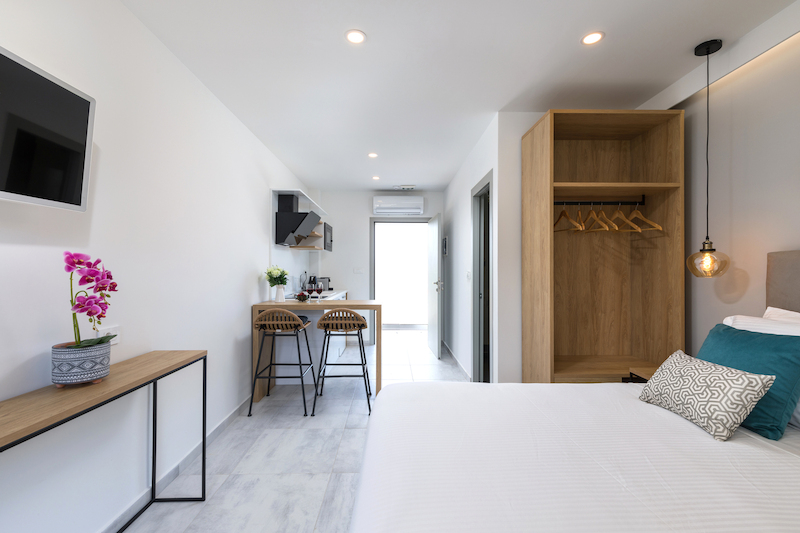 V Luxury Suites 8