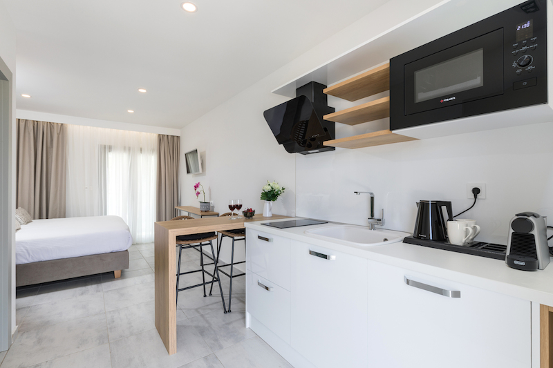V Luxury Suites 9