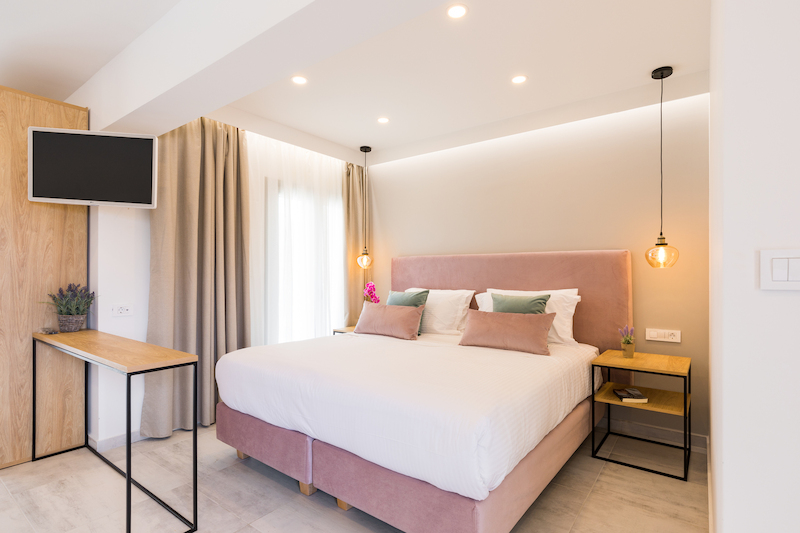 V Luxury Suites 13