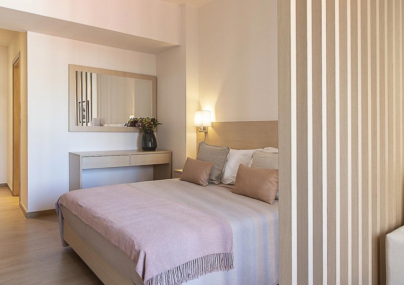 Gallery Suites & Residences Piraeus 11