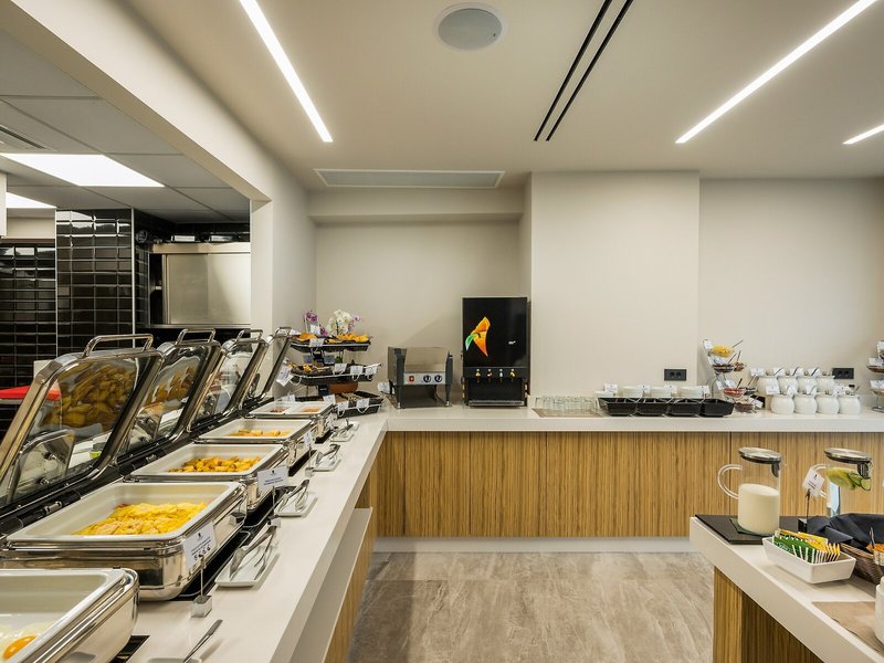 Hyperion City Hotel 21