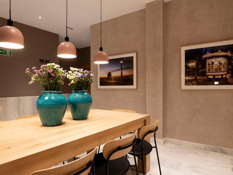 Goodnight Cadiz Apartments 10