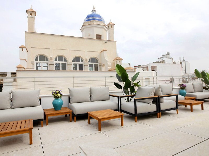 Goodnight Cadiz Apartments 21