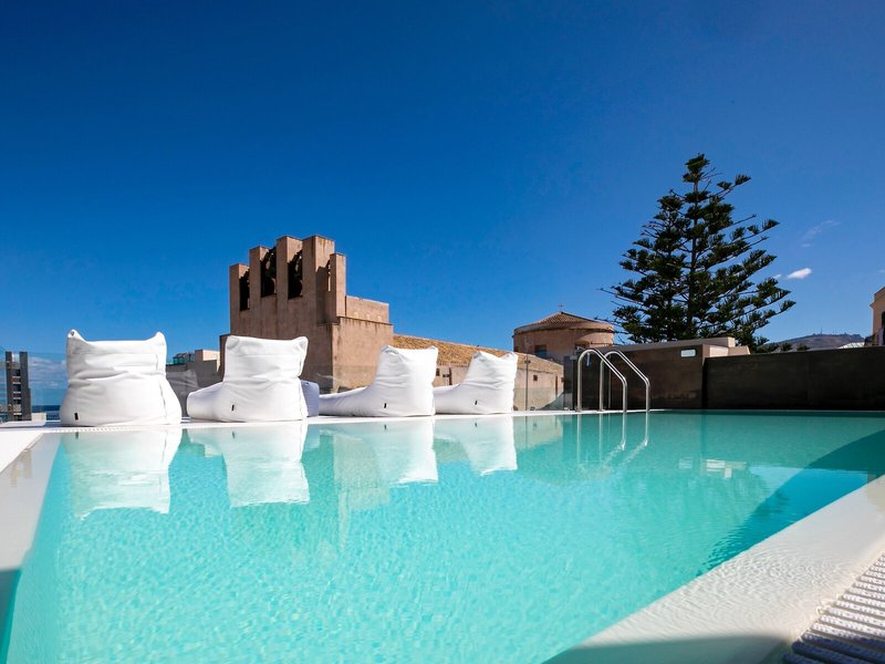 Azzoli Apartments & Skypool 1