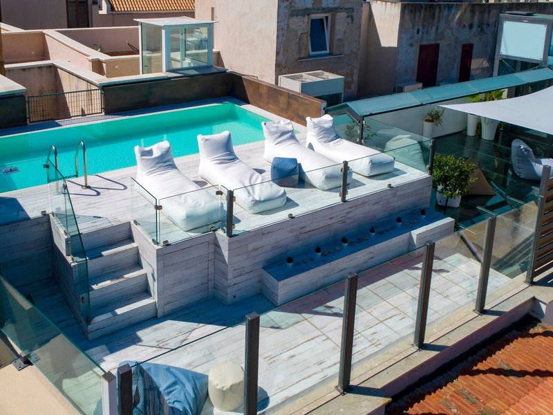 Azzoli Apartments & Skypool 3