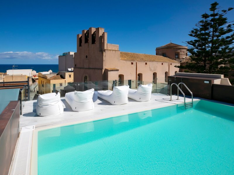Azzoli Apartments & Skypool 4