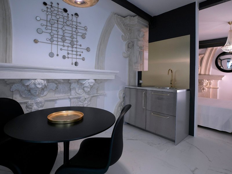 Azzoli Apartments & Skypool 10