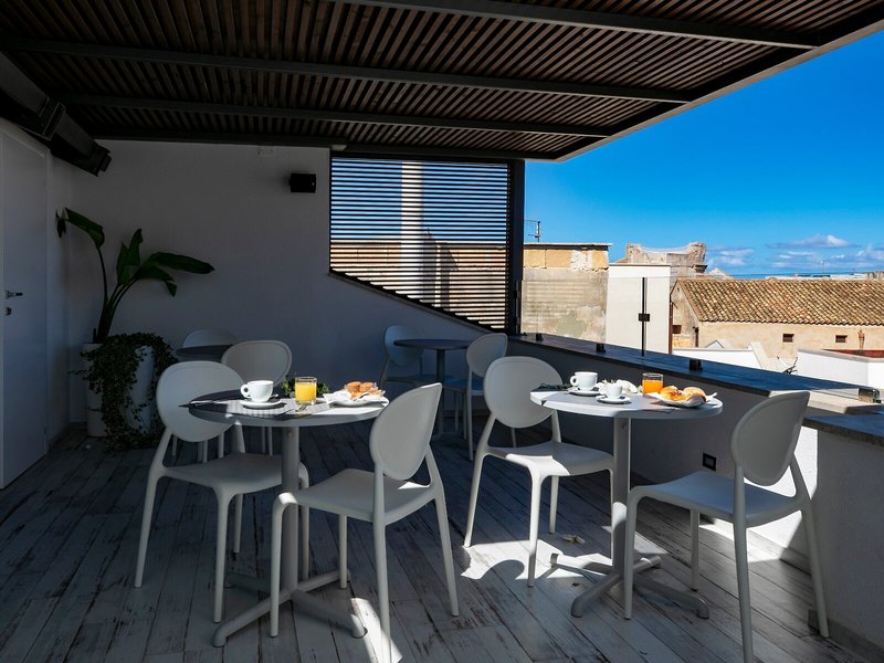 Azzoli Apartments & Skypool 11