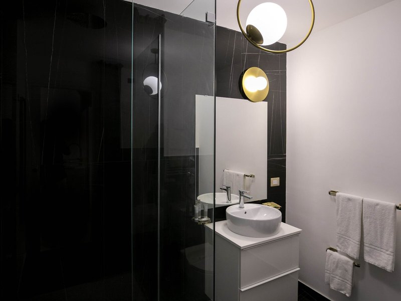 Azzoli Apartments & Skypool 24
