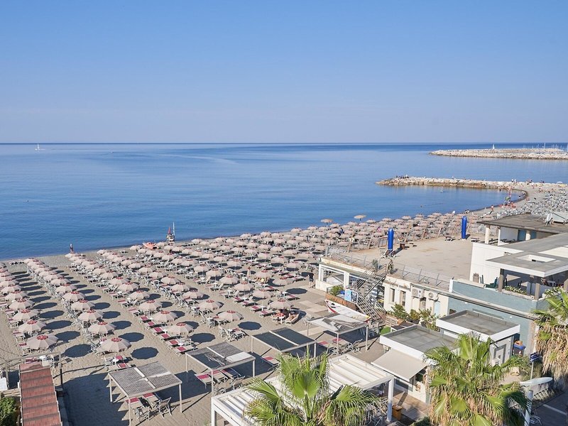 Palace Lido Hotel & Suites 4