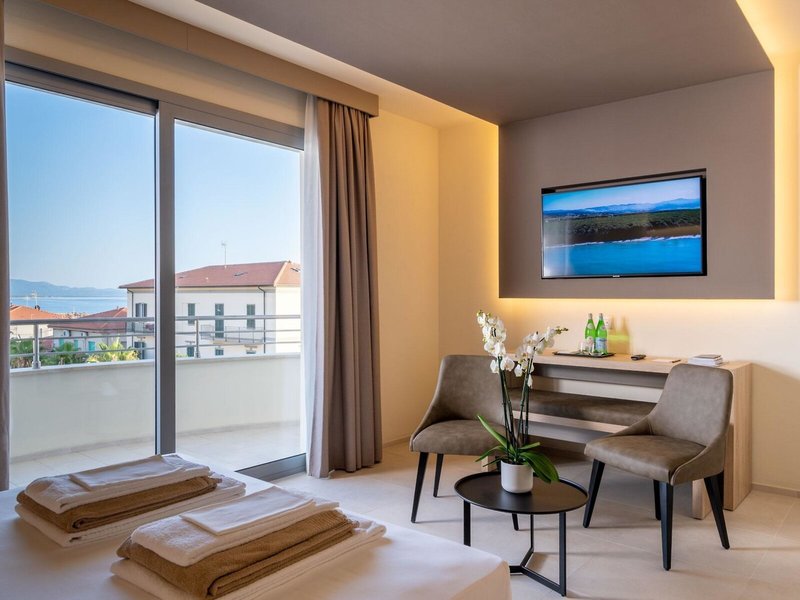 Palace Lido Hotel & Suites 19