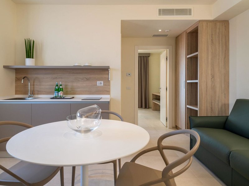 Palace Lido Hotel & Suites 20