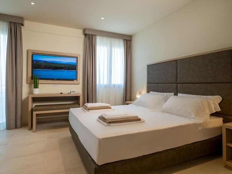 Palace Lido Hotel & Suites 25